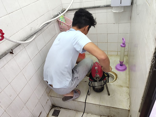 临海肥皂掉到马桶里把马桶堵住了怎么办？马桶堵住了怎么办